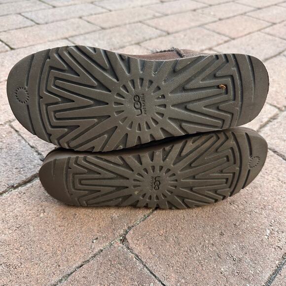 UGG Classic Short II Boots Chocolate Brown or Burnt Cedar Size US 8 - Picture 5 of 7